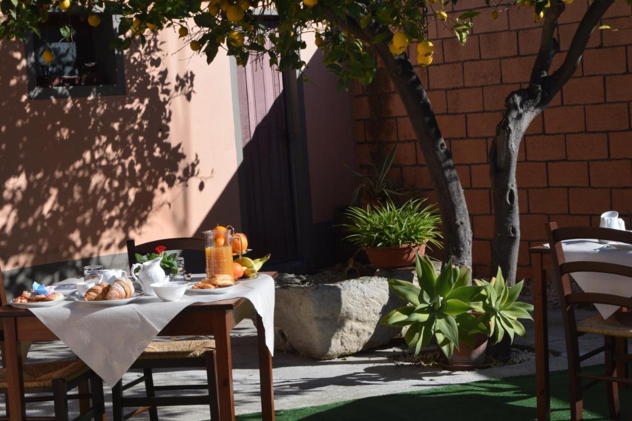 Bed and Breakfast Su Fassoi Càbras Esterno foto